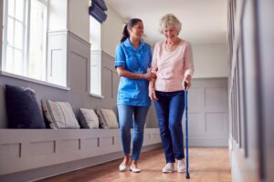 Aide à domicile pour personnes âgées : bien plus qu’un service, une présence qui change tout
